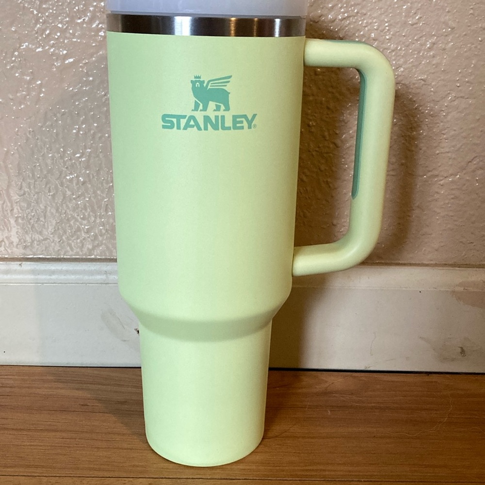 Like New 40oz Citrine Stanley